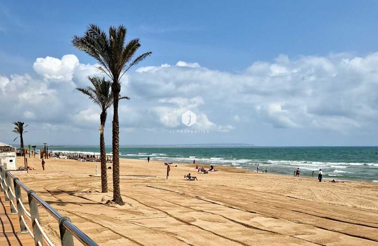 Resale - Chalet -
Guardamar del Segura - ELS SECONS