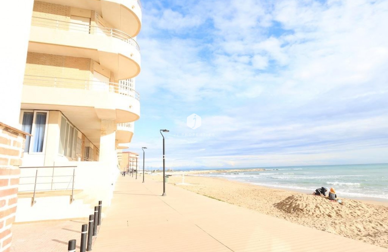 Resale - Apartment / flat -
Torrevieja - Costa Blanca