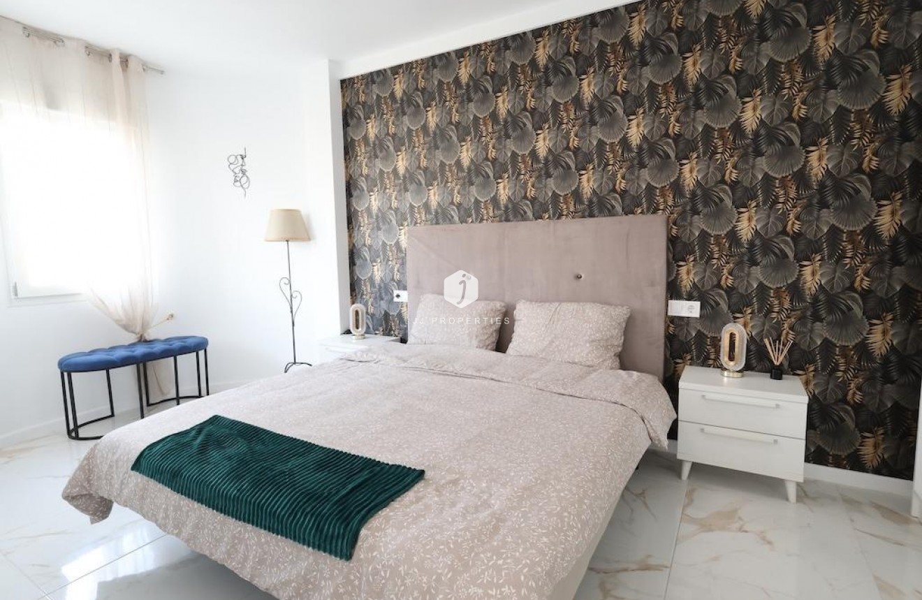 Resale - Apartment / flat -
Torrevieja - Costa Blanca