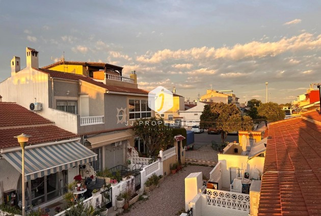 Resale - Villa -
Torrevieja - El chaparral