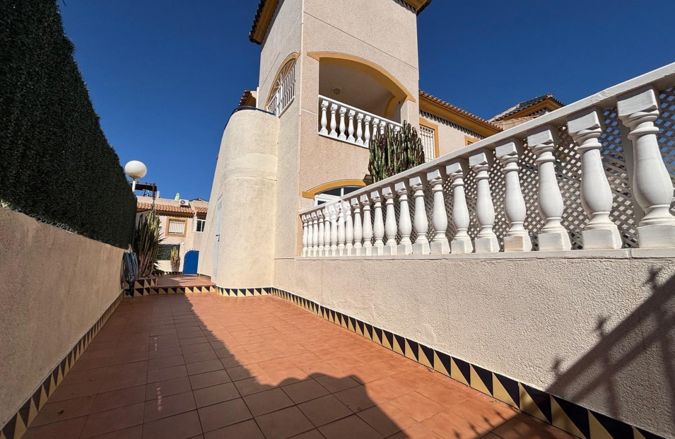 Resale - Bungalow -
Torrevieja