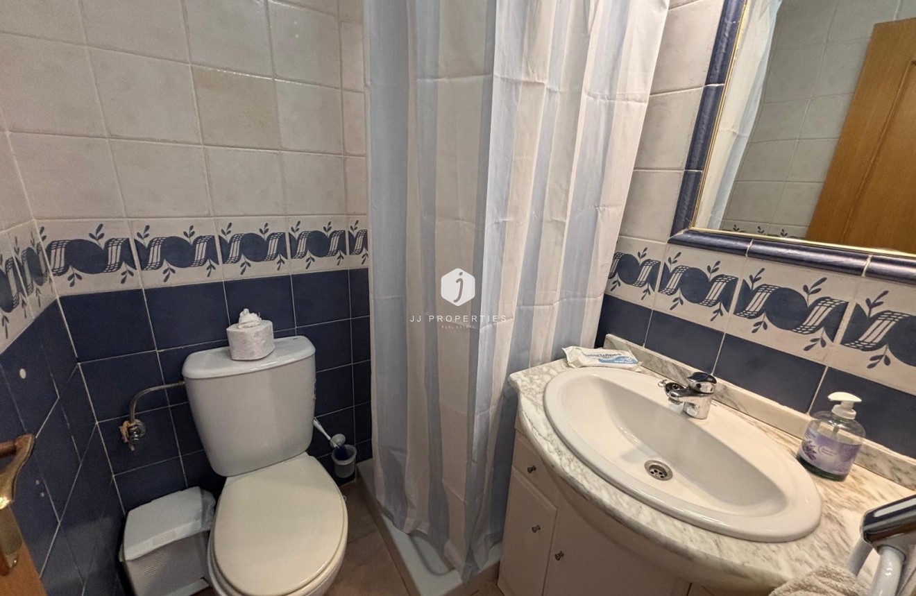 Resale - Bungalow -
Torrevieja