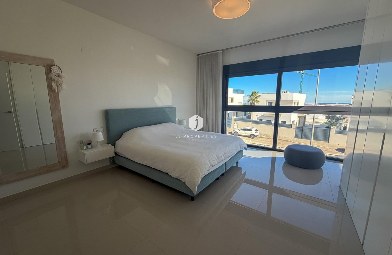 Resale - Villa -
San Miguel de Salinas - Bellavista