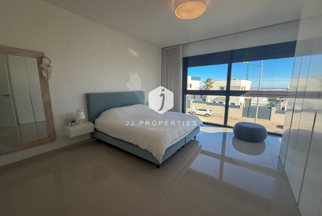 Resale - Villa -
San Miguel de Salinas - Bellavista