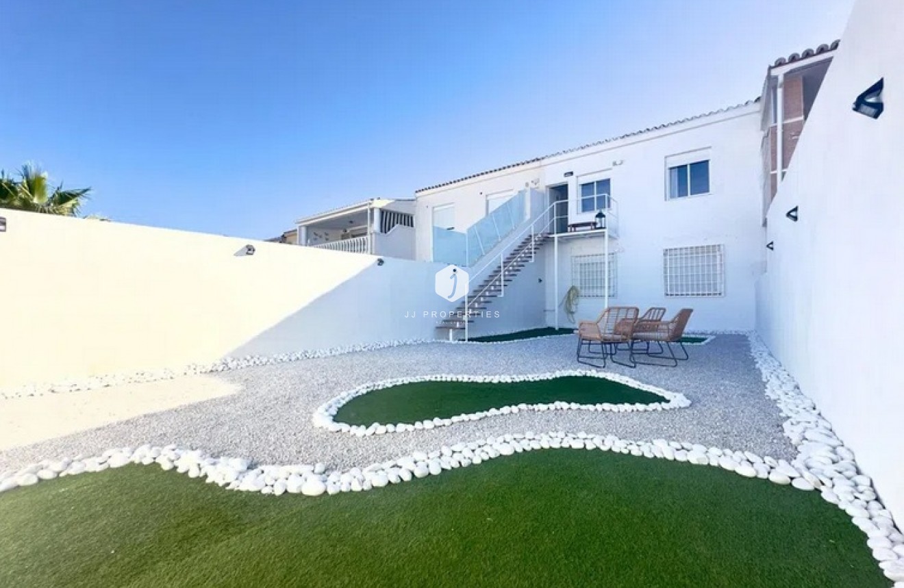 Resale - Bungalow -
Orihuela Costa - Costa Blanca