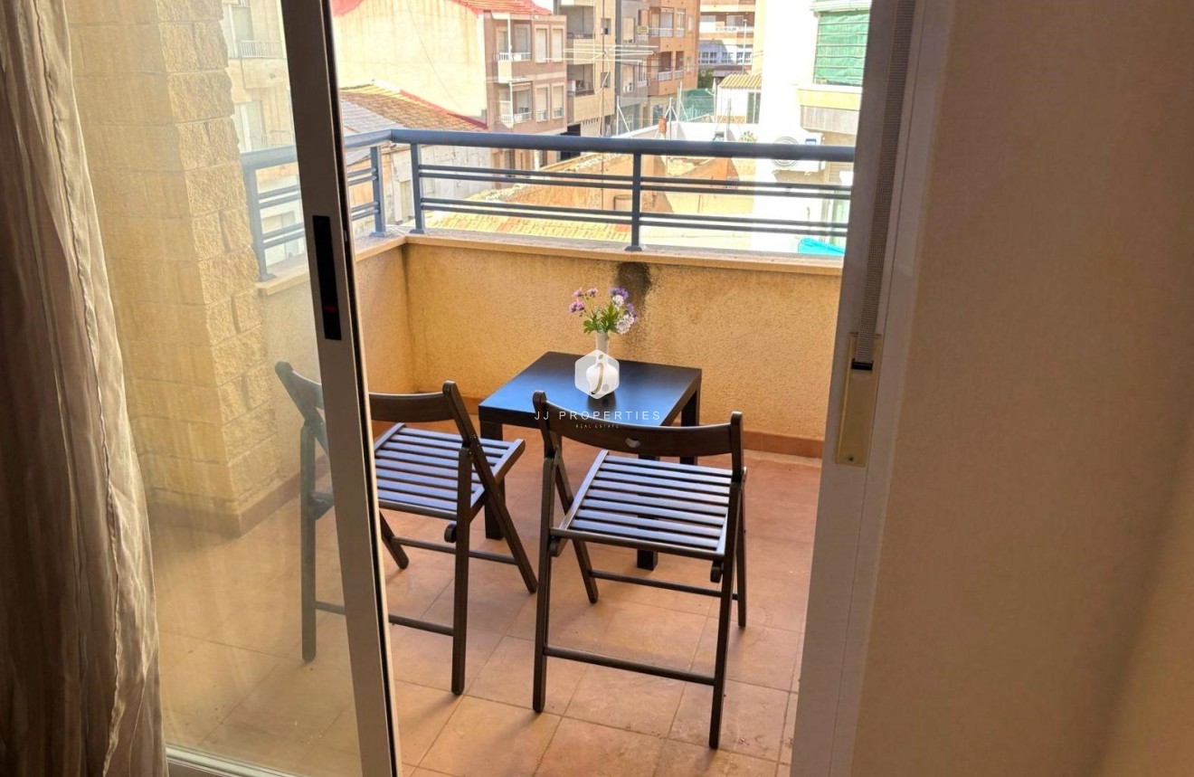 Resale - Apartment / flat -
Torrevieja - Centro