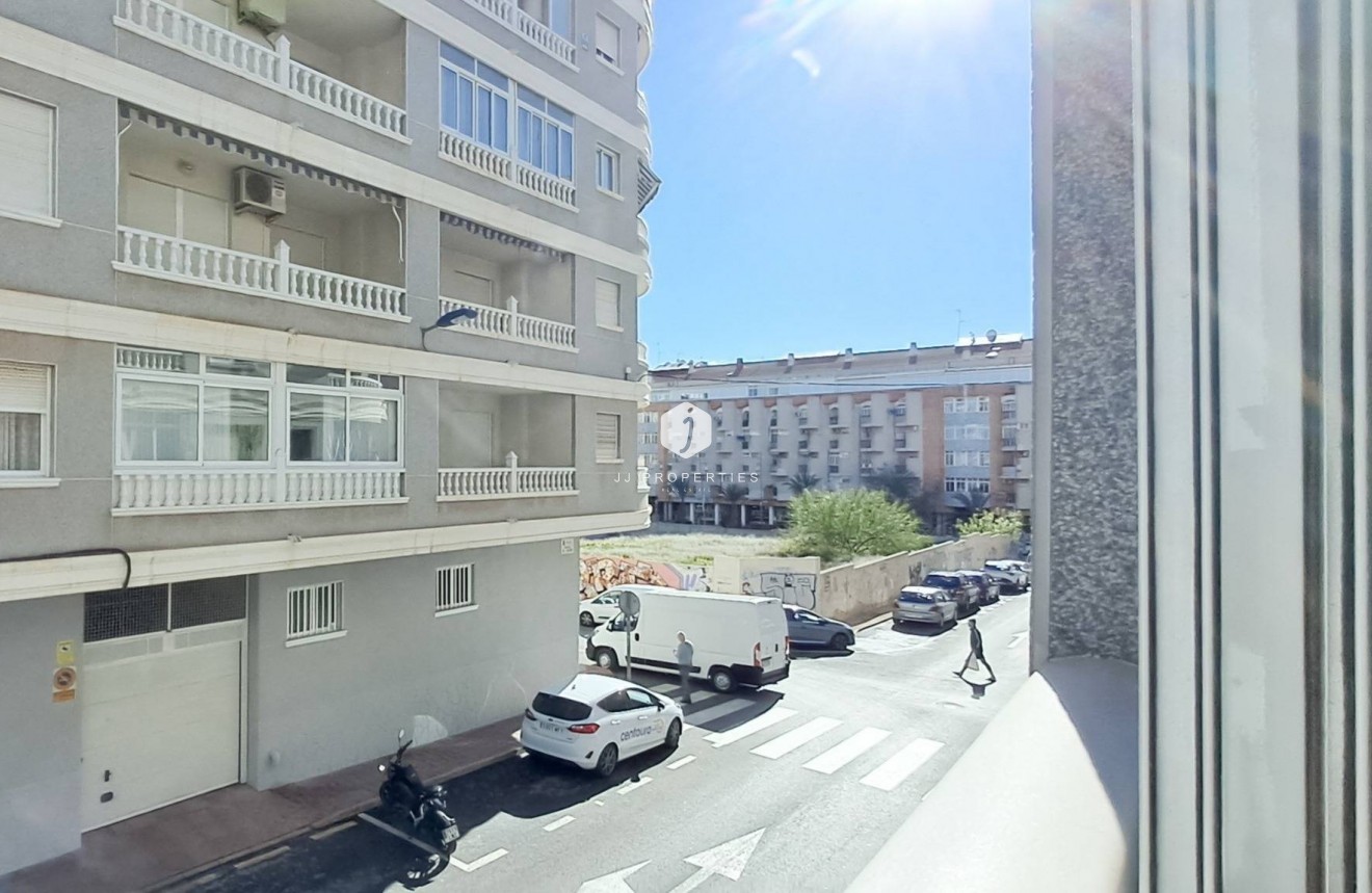 Resale - Apartment / flat -
Torrevieja - Playa del Cura