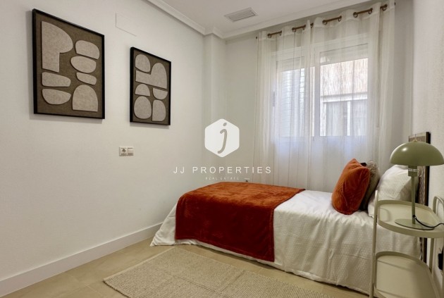 Resale - Apartment / flat -
Torrevieja - Costa Blanca