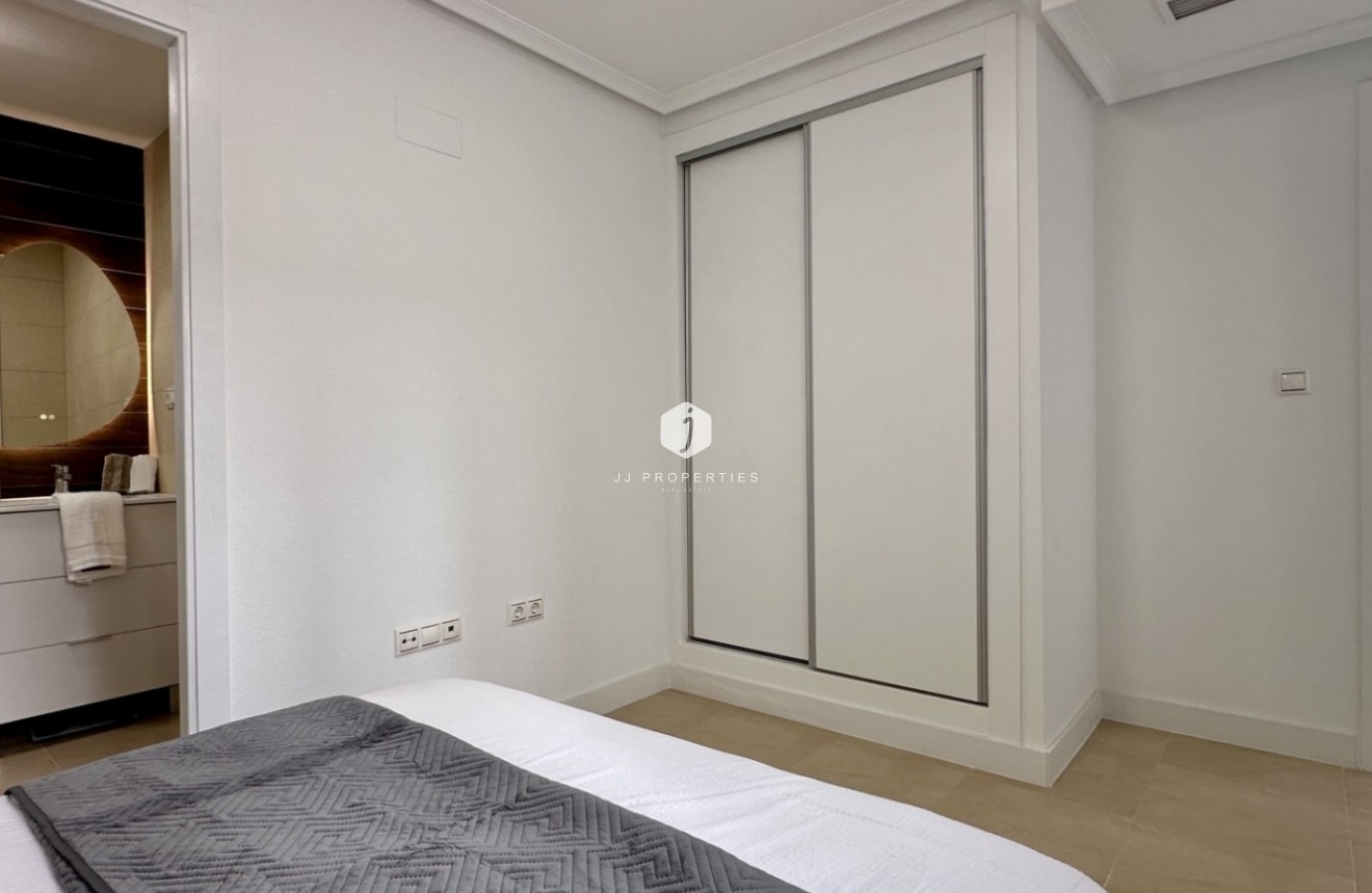 Resale - Apartment / flat -
Torrevieja - Costa Blanca