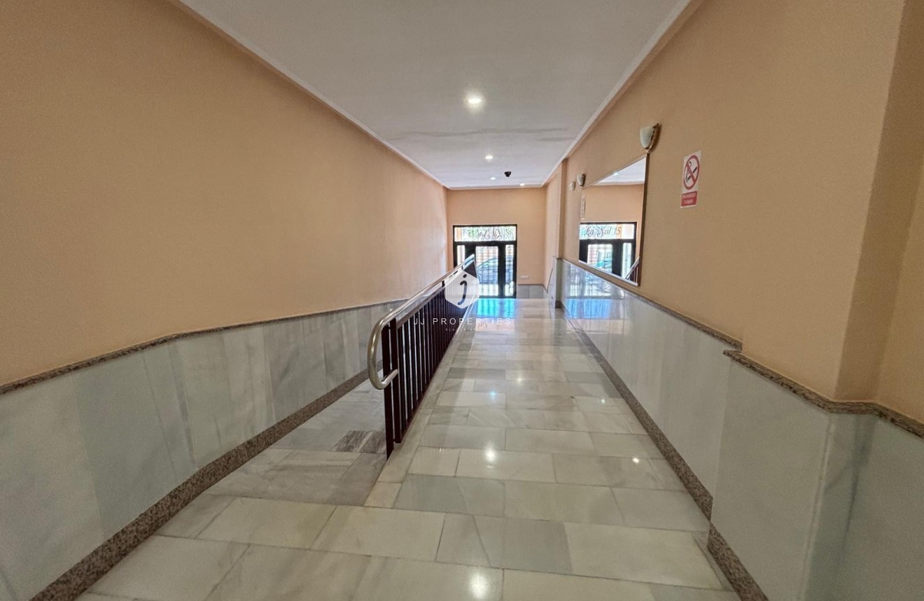 Resale - Apartment / flat -
Torrevieja - Playa del Cura