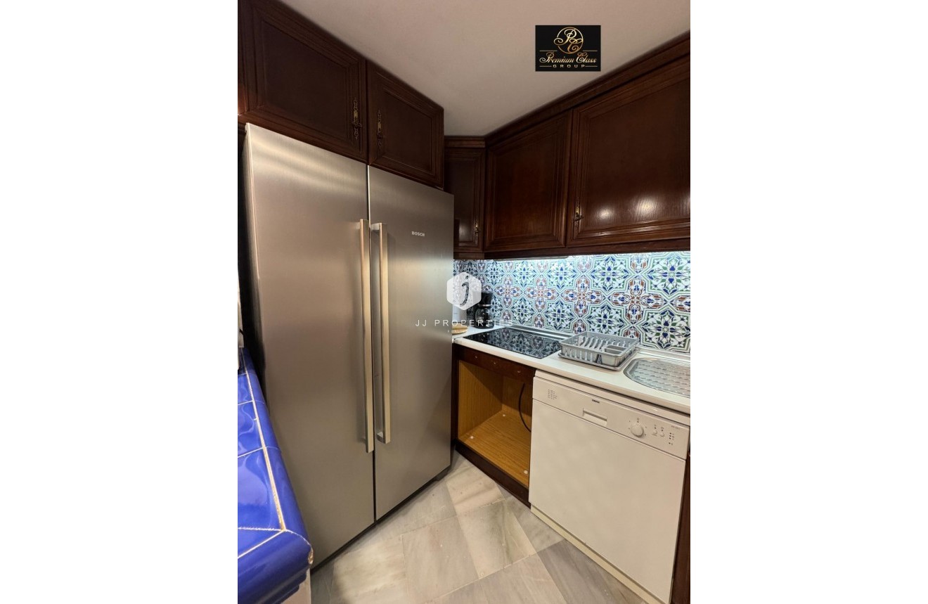 Z drugiej ręki - Daszek -
Torrevieja - Los Frutales