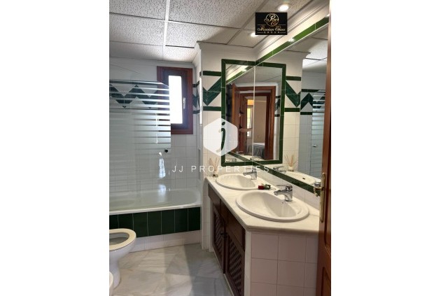 Z drugiej ręki - Daszek -
Torrevieja - Los Frutales