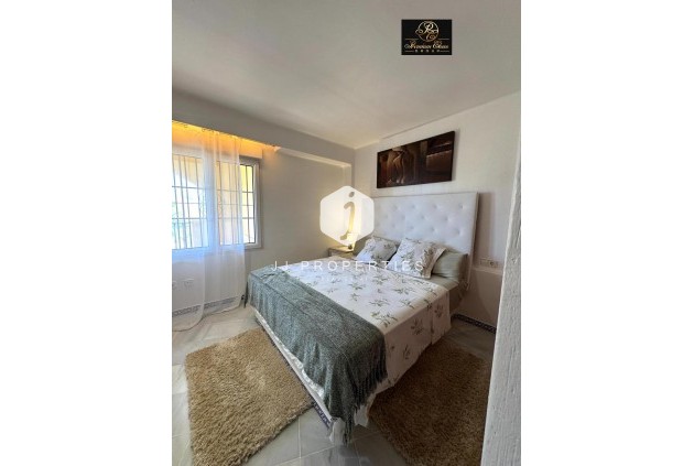 Z drugiej ręki - Daszek -
Torrevieja - Los Frutales