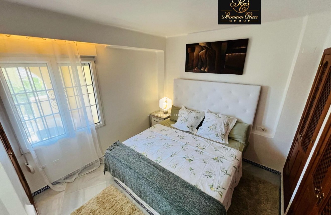 Z drugiej ręki - Daszek -
Torrevieja - Los Frutales