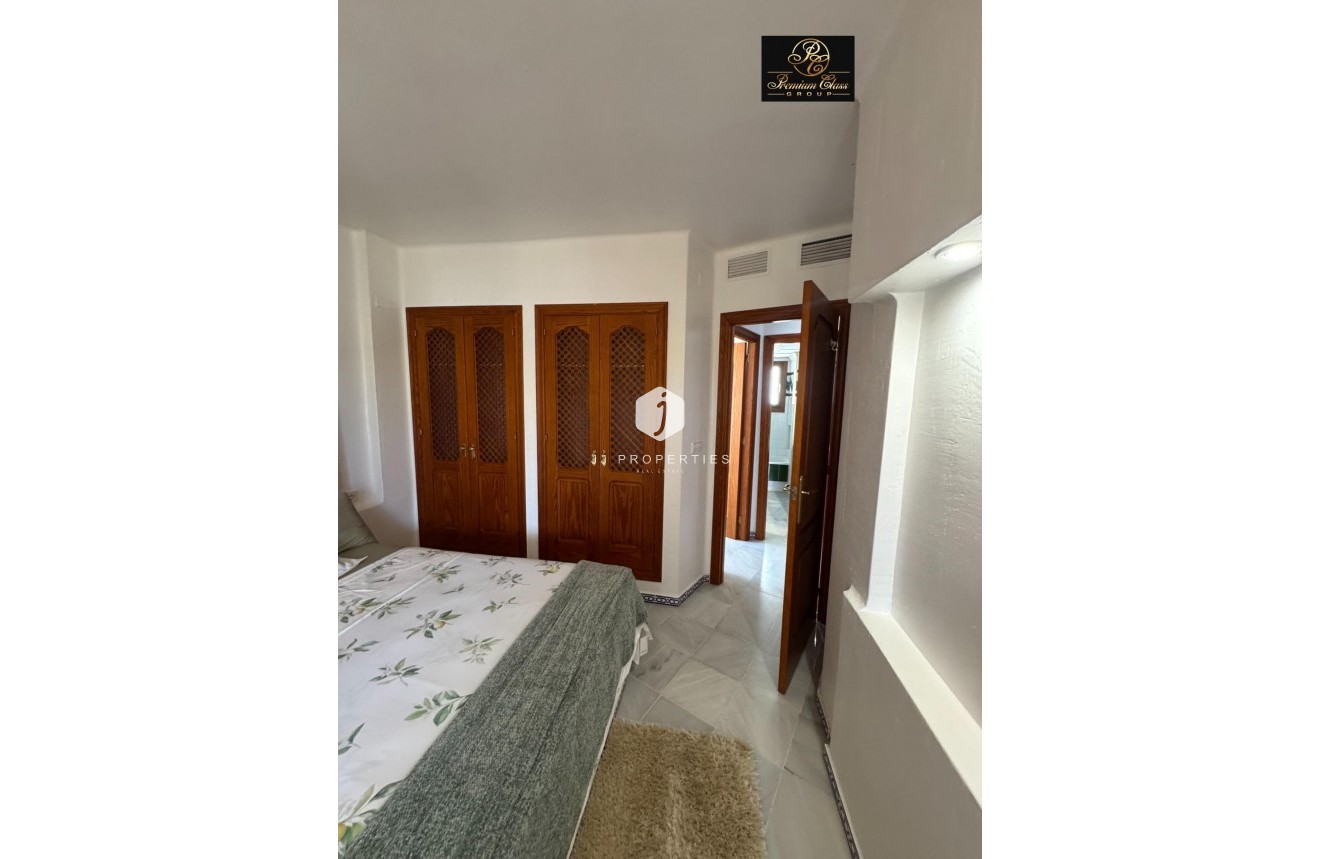 Z drugiej ręki - Daszek -
Torrevieja - Los Frutales