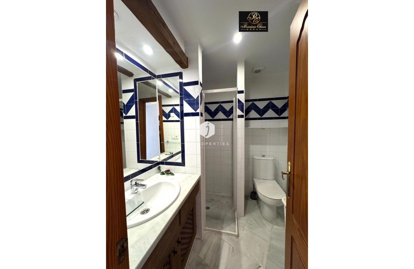 Z drugiej ręki - Daszek -
Torrevieja - Los Frutales