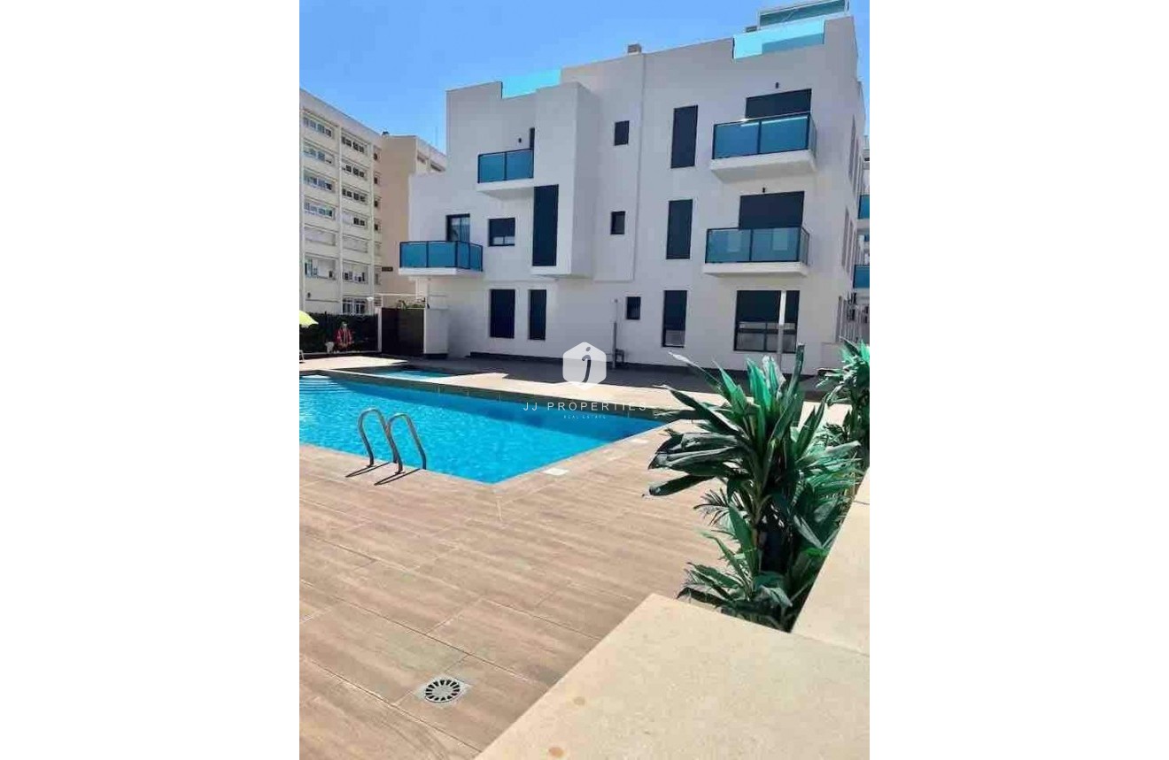 D'occasion - Appartement -
Torrevieja - Estacion de autobuses