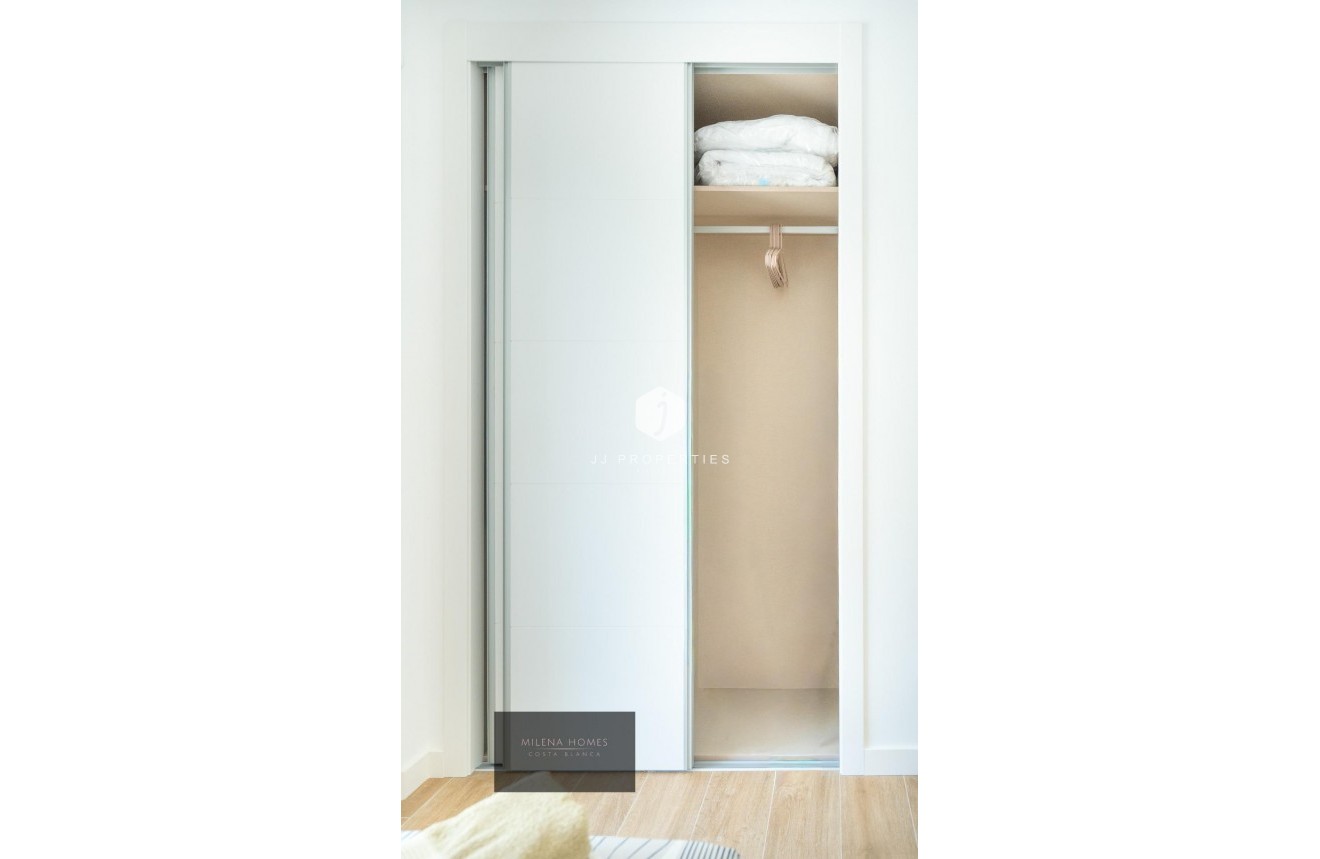 Resale - Apartment / flat -
Torrevieja - Punta prima