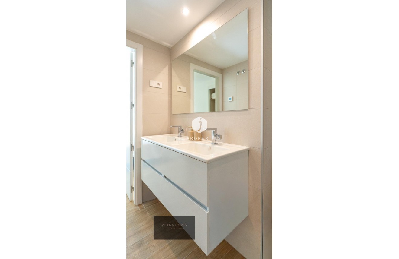 Resale - Apartment / flat -
Torrevieja - Punta prima