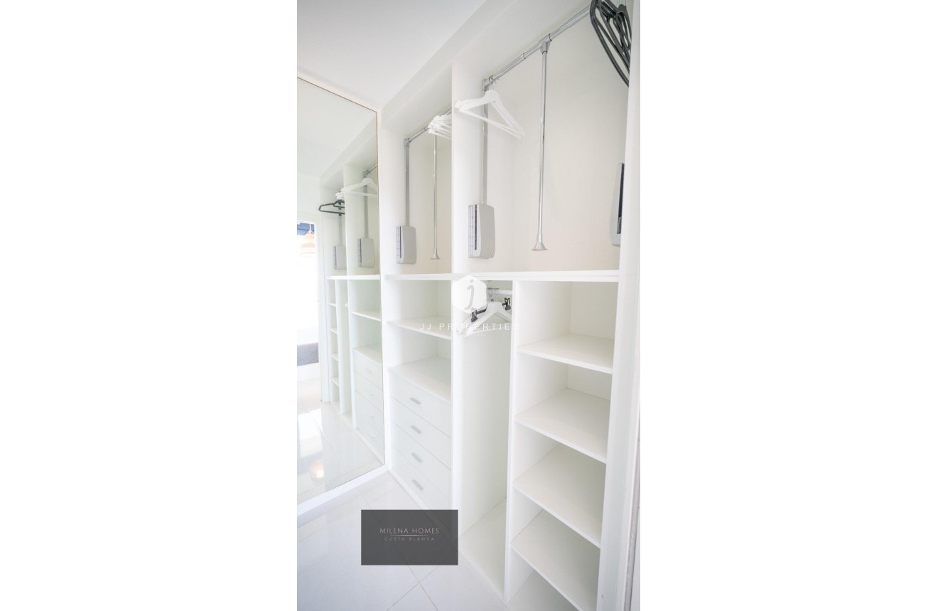 Resale - Penthouse -
Torrevieja - Punta prima