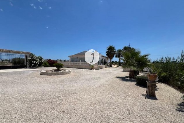 D'occasion - Villa -
Dolores - Comunidad Valenciana