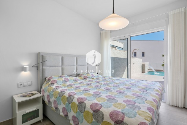 Resale - Villa -
San Miguel de Salinas - Inland