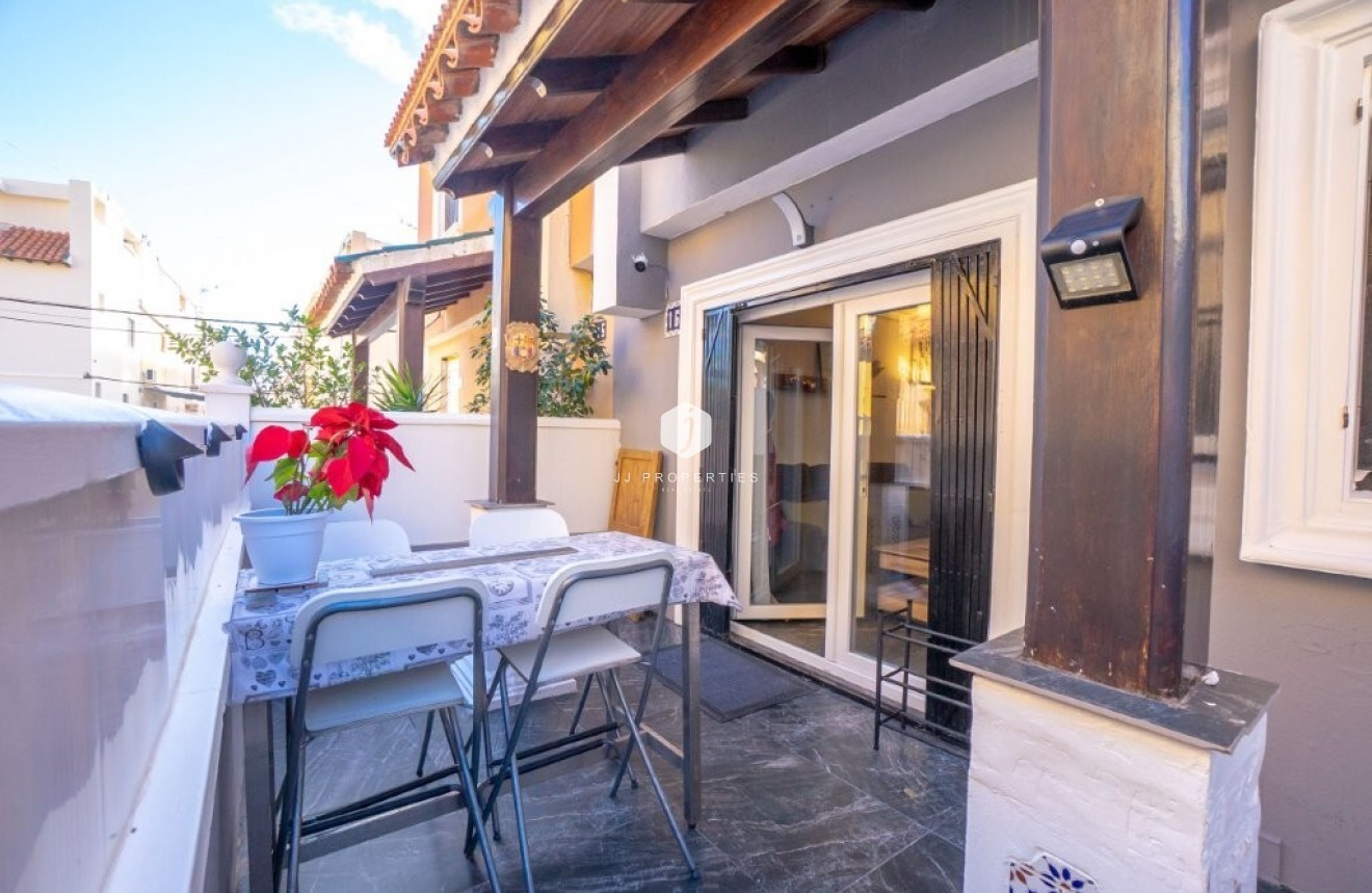 Resale - Chalet -
Torrevieja - Cabo cervera