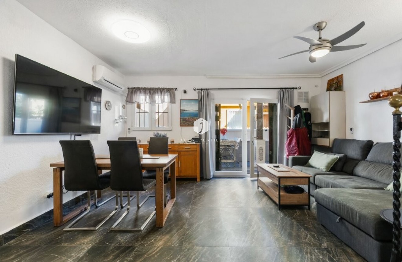 Resale - Chalet -
Torrevieja - Cabo cervera