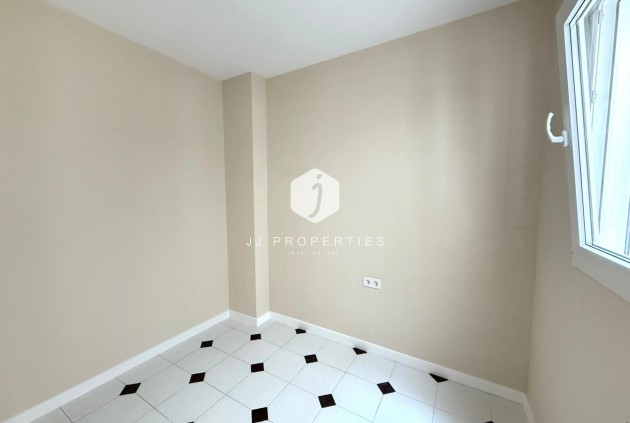 Resale - Apartment / flat -
Torrevieja - Centro