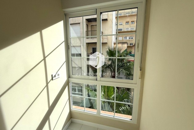 Resale - Apartment / flat -
Torrevieja - Centro