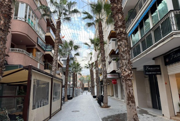 Resale - Apartment / flat -
Torrevieja - Centro
