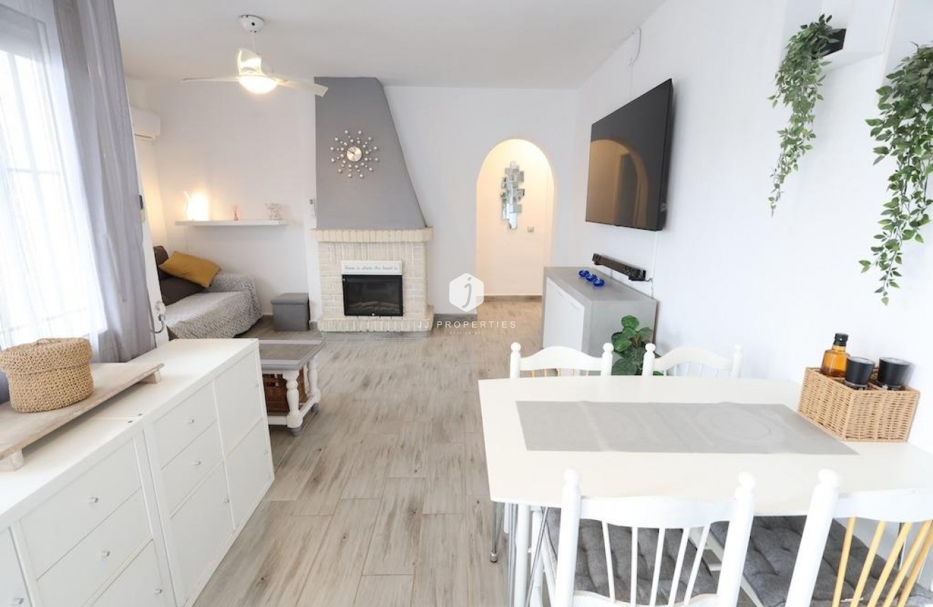 Resale - Bungalow -
Orihuela Costa - Costa Blanca