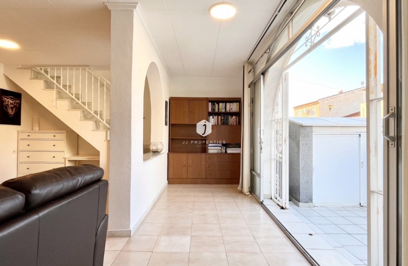Resale - Chalet -
Torrevieja - Costa Blanca