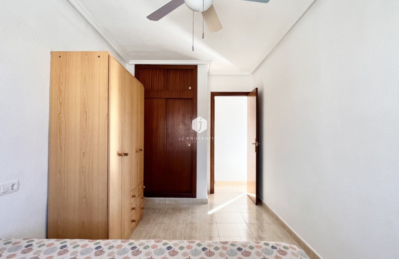 Resale - Chalet -
Torrevieja - Costa Blanca