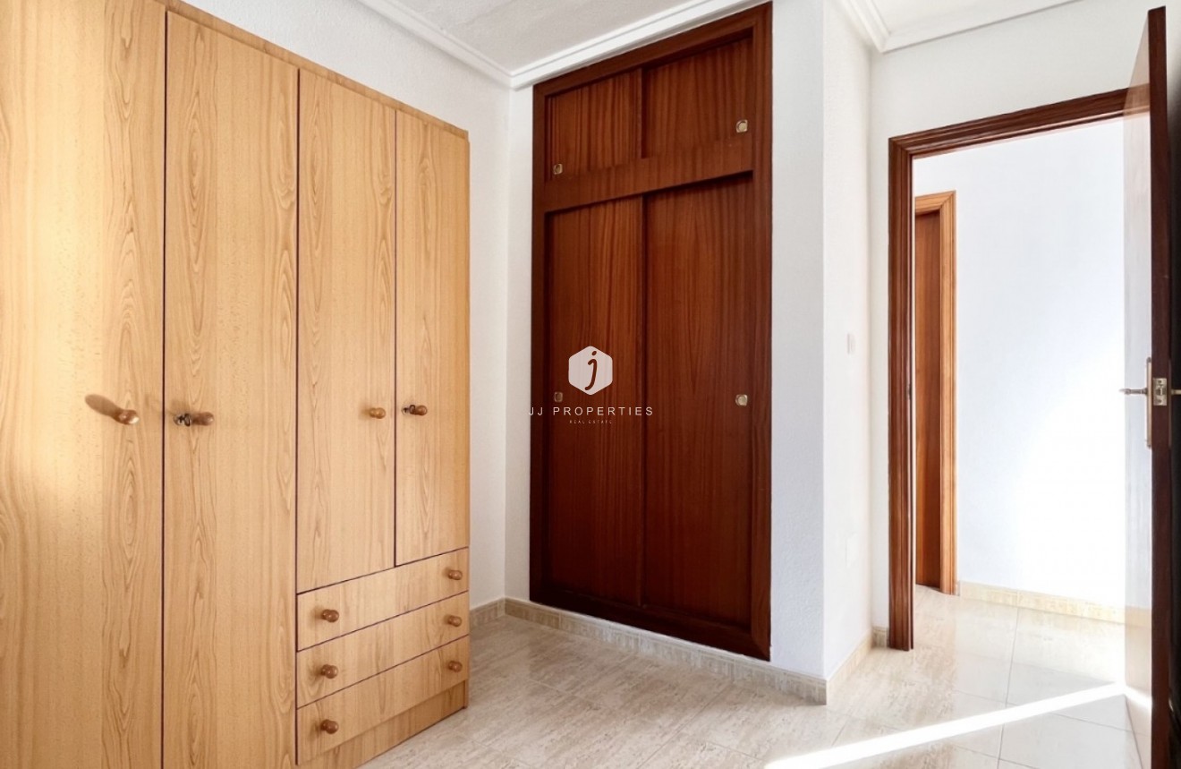 Resale - Chalet -
Torrevieja - Costa Blanca