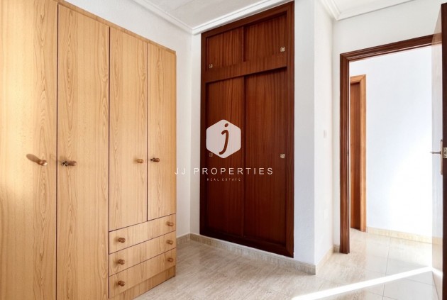 Resale - Chalet -
Torrevieja - Costa Blanca