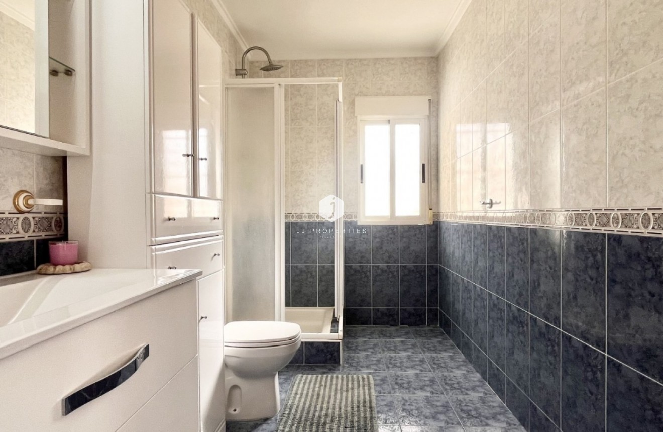 Resale - Chalet -
Torrevieja - Costa Blanca