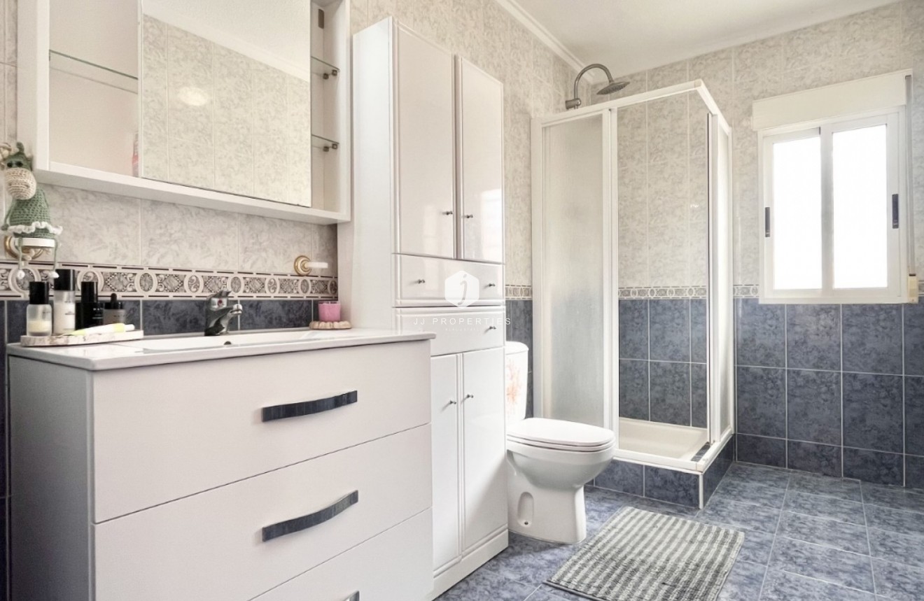 Resale - Chalet -
Torrevieja - Costa Blanca