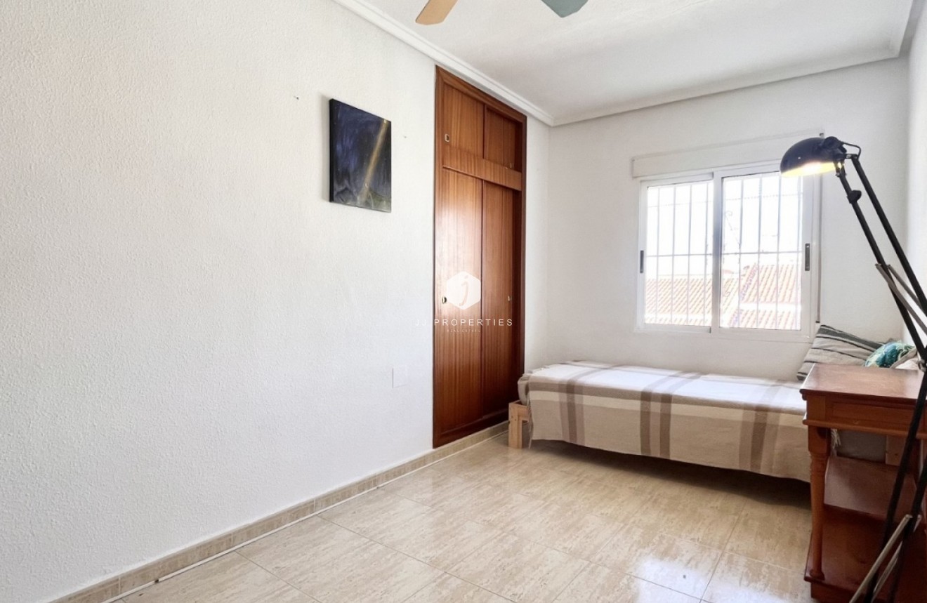 Resale - Chalet -
Torrevieja - Costa Blanca