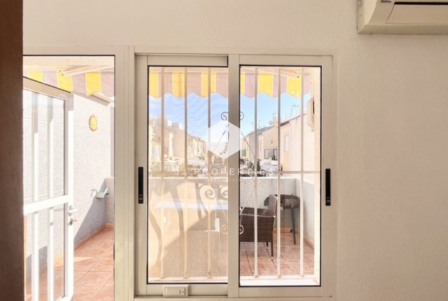 Resale - Chalet -
Torrevieja - Costa Blanca