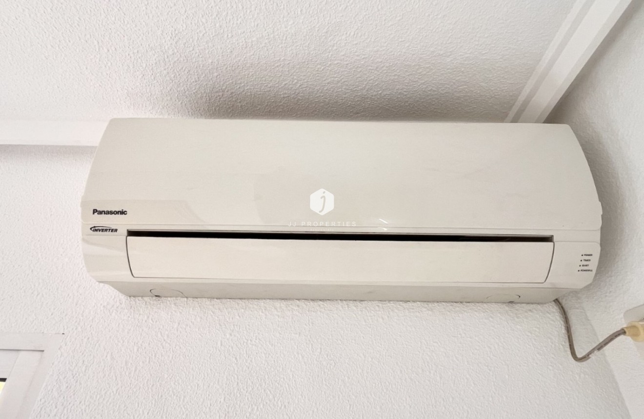 Resale - Chalet -
Torrevieja - Costa Blanca