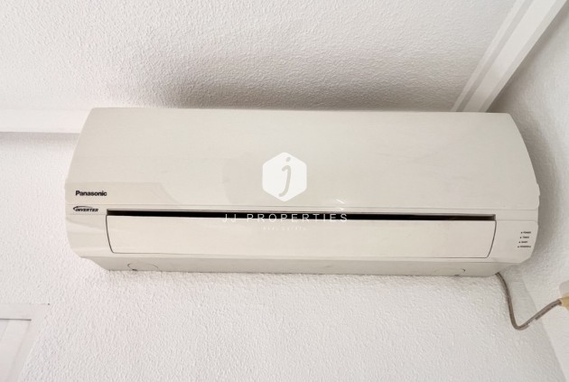 Resale - Chalet -
Torrevieja - Costa Blanca