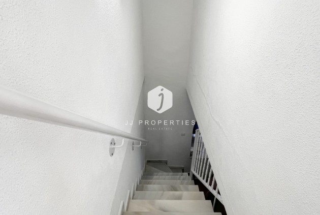 Resale - Chalet -
Torrevieja - Costa Blanca