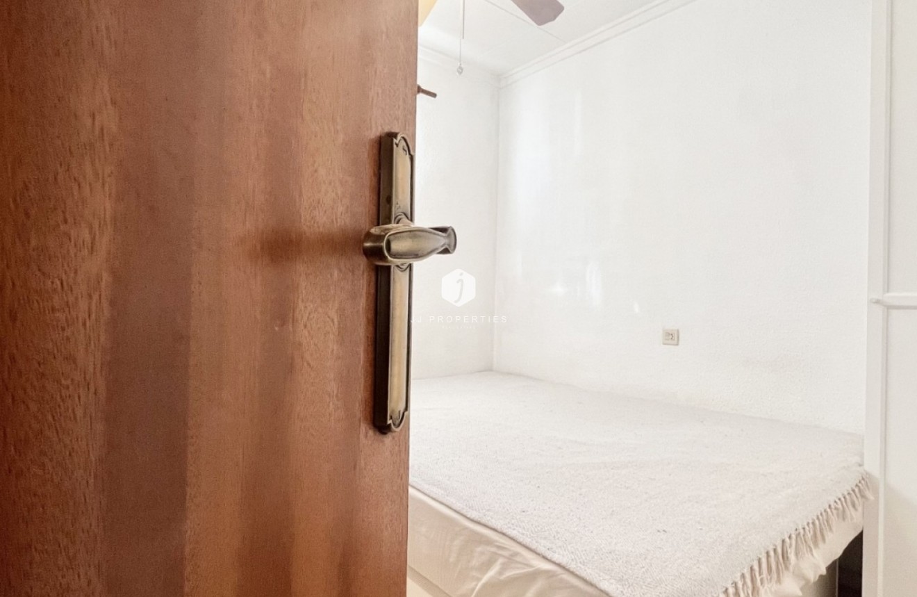 Resale - Chalet -
Torrevieja - Costa Blanca