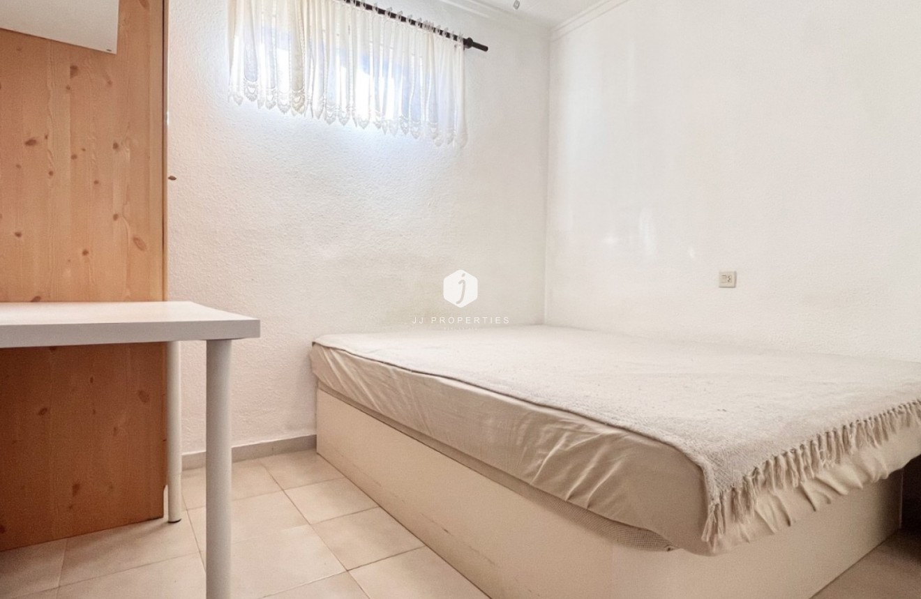 Resale - Chalet -
Torrevieja - Costa Blanca