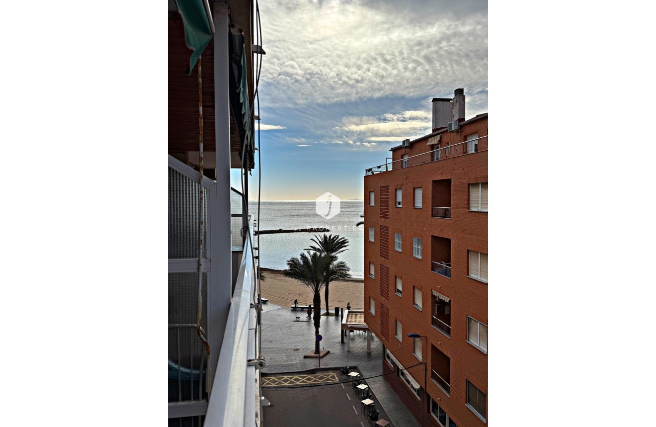 D'occasion - Appartement -
Torrevieja - Playa del Cura