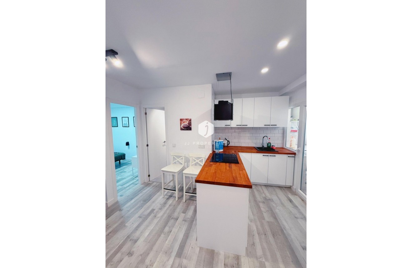 D'occasion - Appartement -
Torrevieja - Playa del Cura