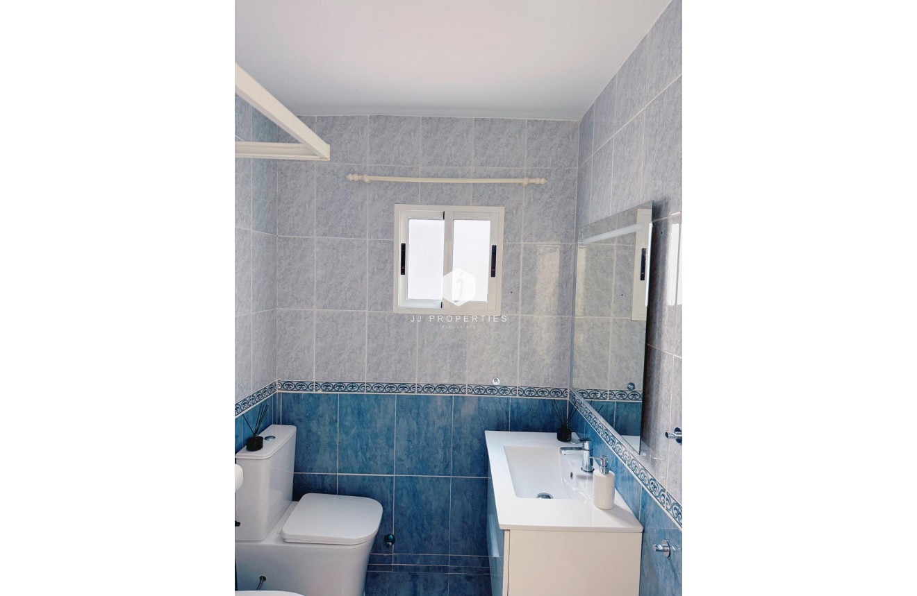 D'occasion - Appartement -
Torrevieja - Playa del Cura