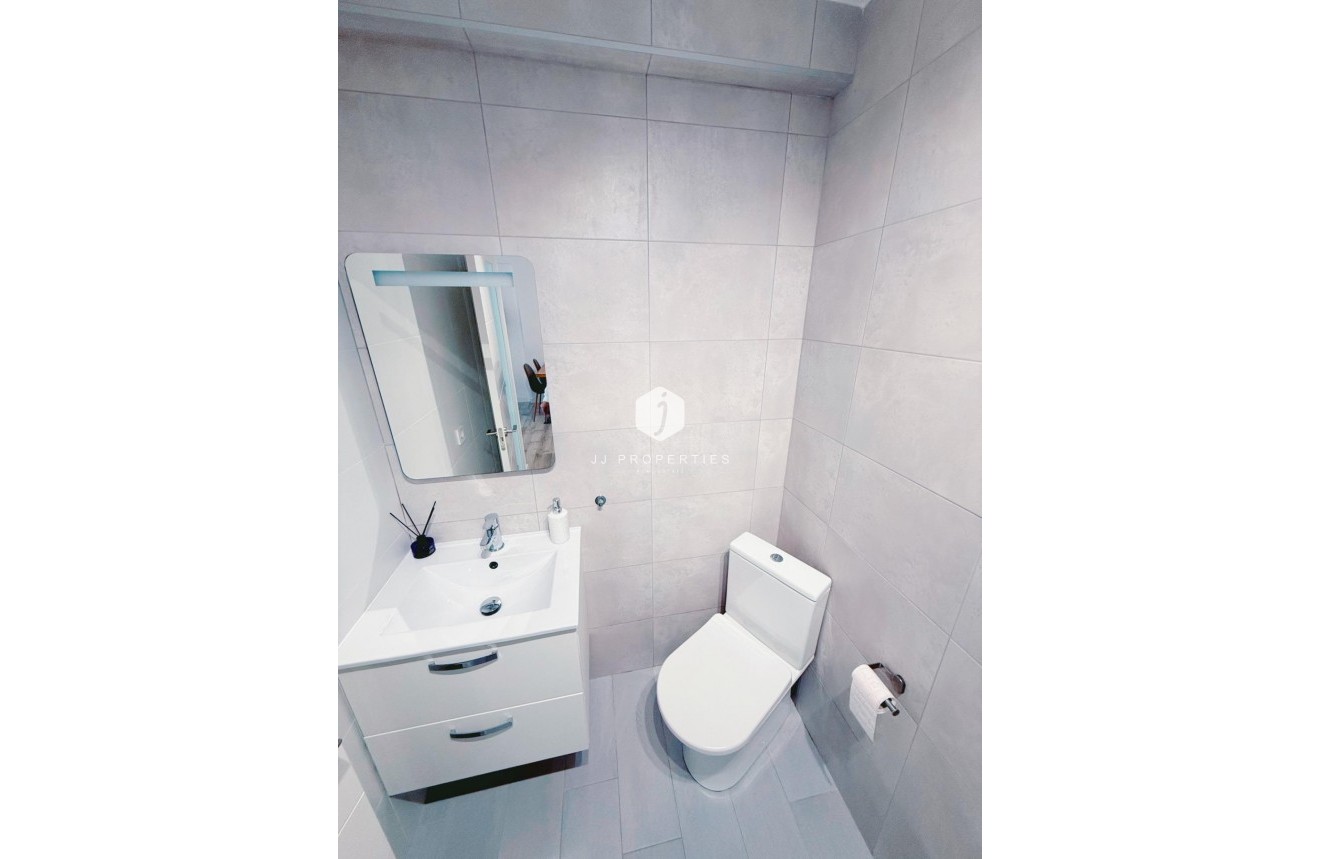 D'occasion - Appartement -
Torrevieja - Playa del Cura