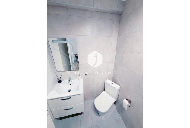 D'occasion - Appartement -
Torrevieja - Playa del Cura